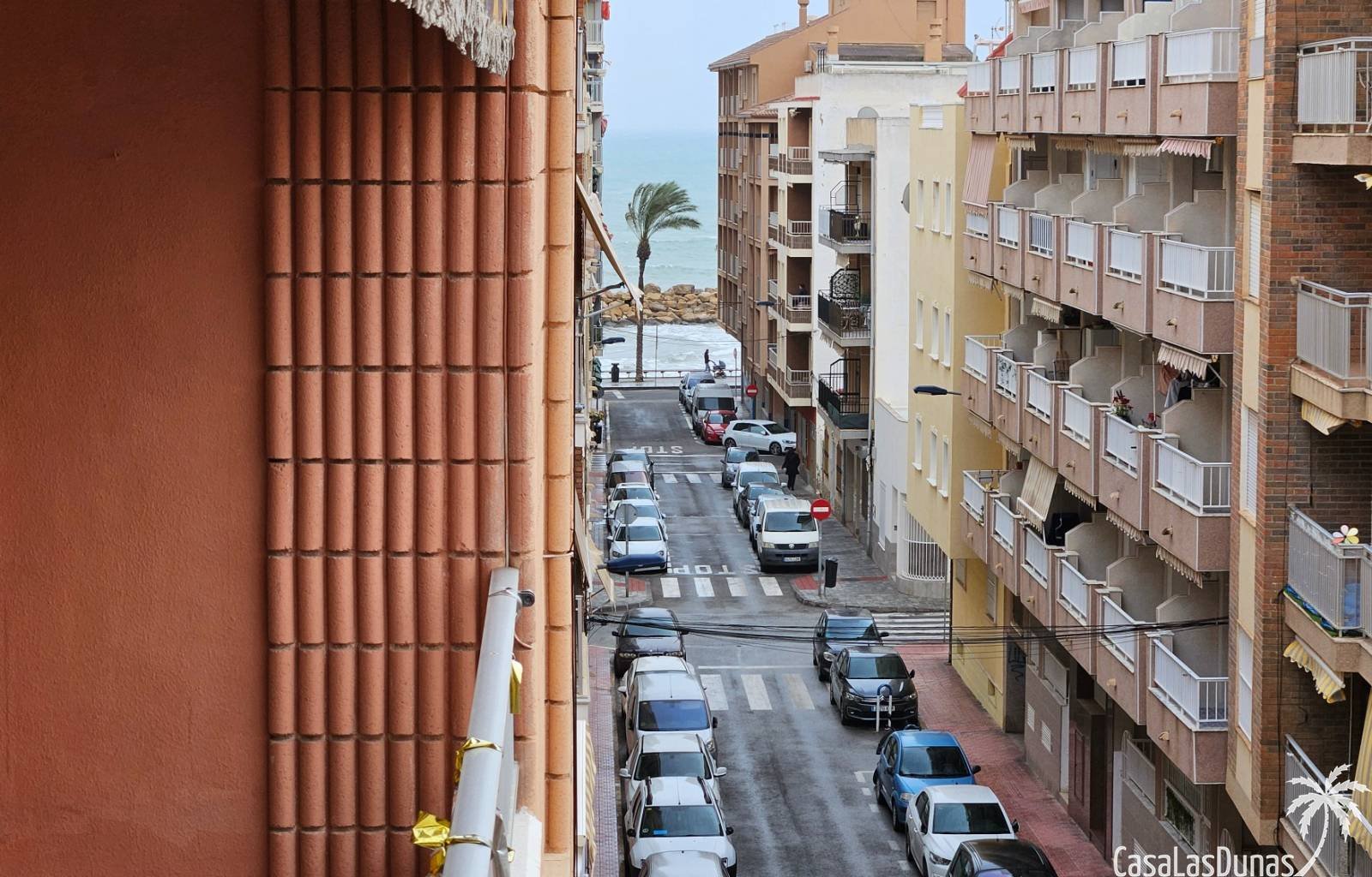  Diese wunderschöne Wohnung, nur wenige Gehminuten vom Sandstrand von Torrevieja entfernt, ist brandneu und wurde noch nie genutzt! Das Haus wurde im 