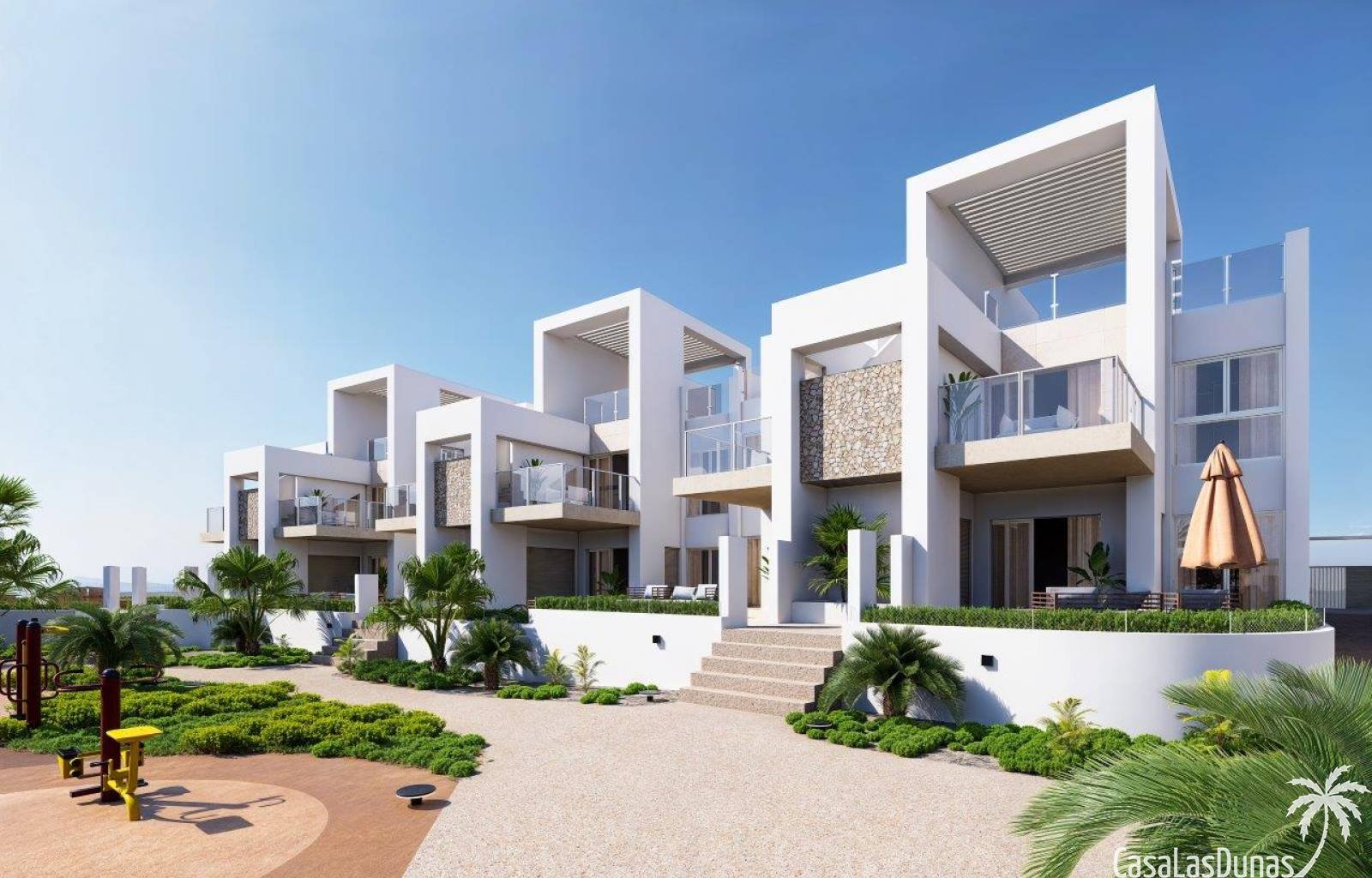  In der hübschen Stadt Quesada, in der Nähe von Supermärkten, Bars und Restaurants, finden wir diesen neuen Komplex. Es gibt Erdgeschosshäuser mit pri