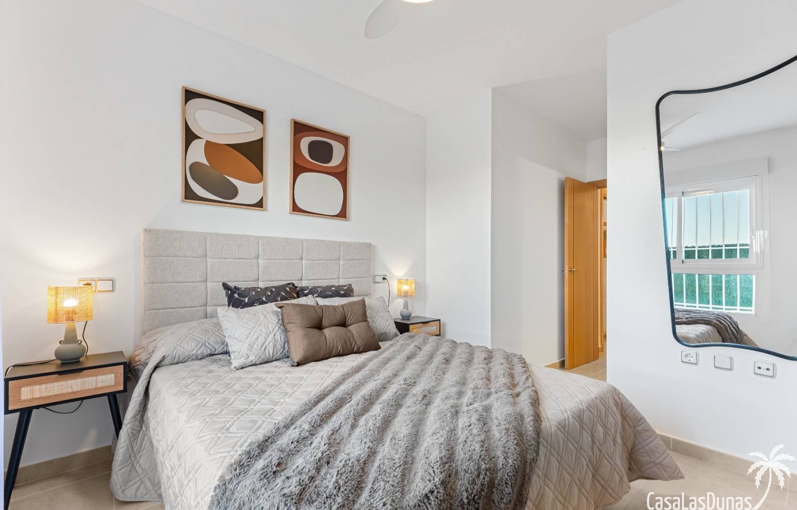  Diese charmanten spanischen Apartments liegen nur 2 Kilometer vom Sandstrand von Campoamor entfernt. Sie bieten Modelle mit einem oder zwei Schlafzim