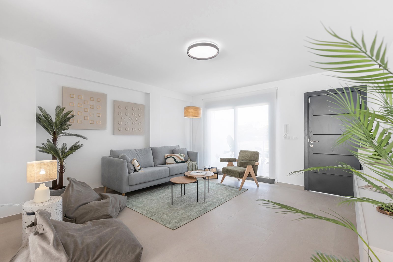  In der charmanten Ortschaft Rafal gelegen, bietet dieser Wohnkomplex eine exklusive Auswahl von 9 Reihenhäusern. Diese Immobilien sind so konzipiert,