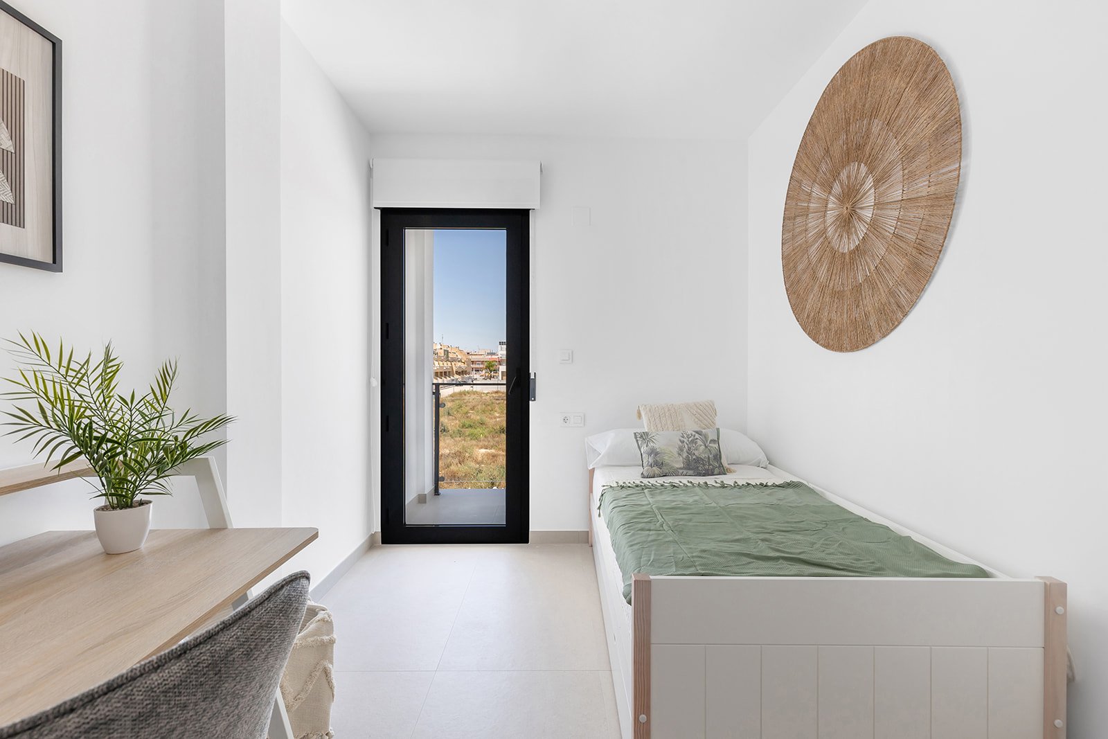  In der charmanten Ortschaft Rafal gelegen, bietet dieser Wohnkomplex eine exklusive Auswahl von 9 Reihenhäusern. Diese Immobilien sind so konzipiert,