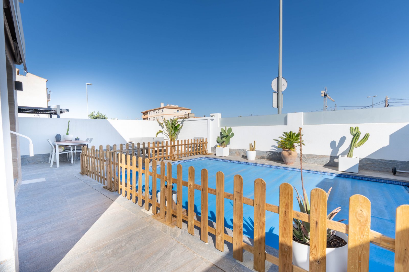  In der charmanten Region Murcia gelegen, bietet dieses unabhängige Anwesen eine ideale Umgebung für diejenigen, die ein exklusives und gut angebunden