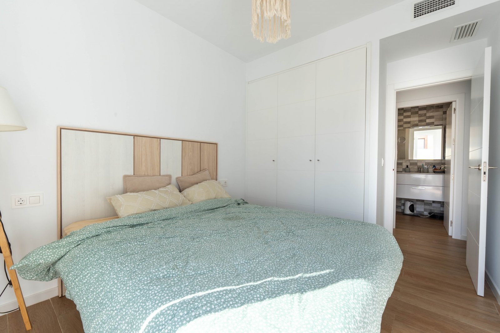  In der charmanten Region Murcia gelegen, bietet dieses unabhängige Anwesen eine ideale Umgebung für diejenigen, die ein exklusives und gut angebunden