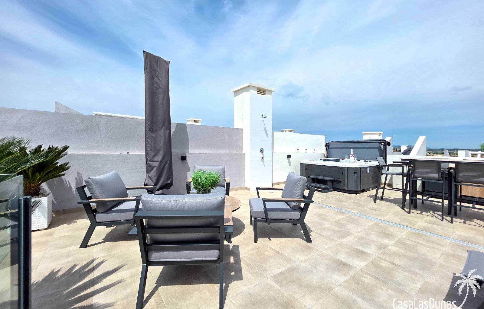  Wir sind stolz, Ihnen dieses prächtige und elegante Anwesen im malerischen Dorf San Miguel de Salinas im Süden der Provinz Alicante anbieten zu könne