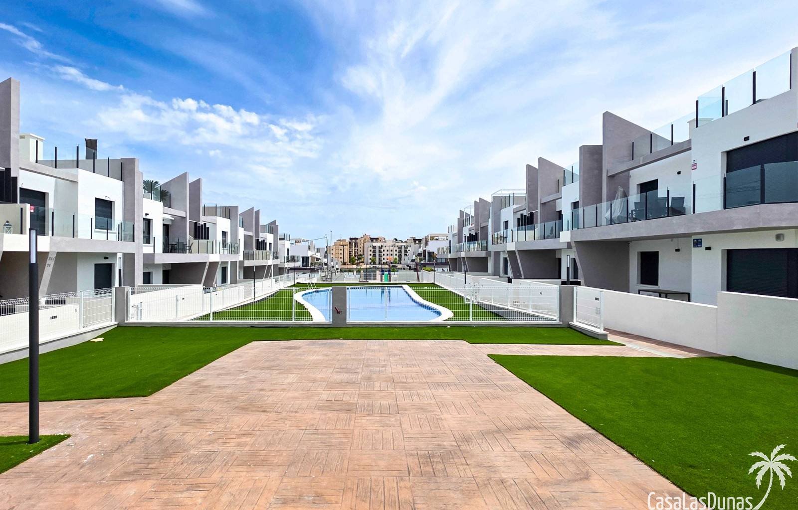  Wir sind stolz, Ihnen dieses prächtige und elegante Anwesen im malerischen Dorf San Miguel de Salinas im Süden der Provinz Alicante anbieten zu könne