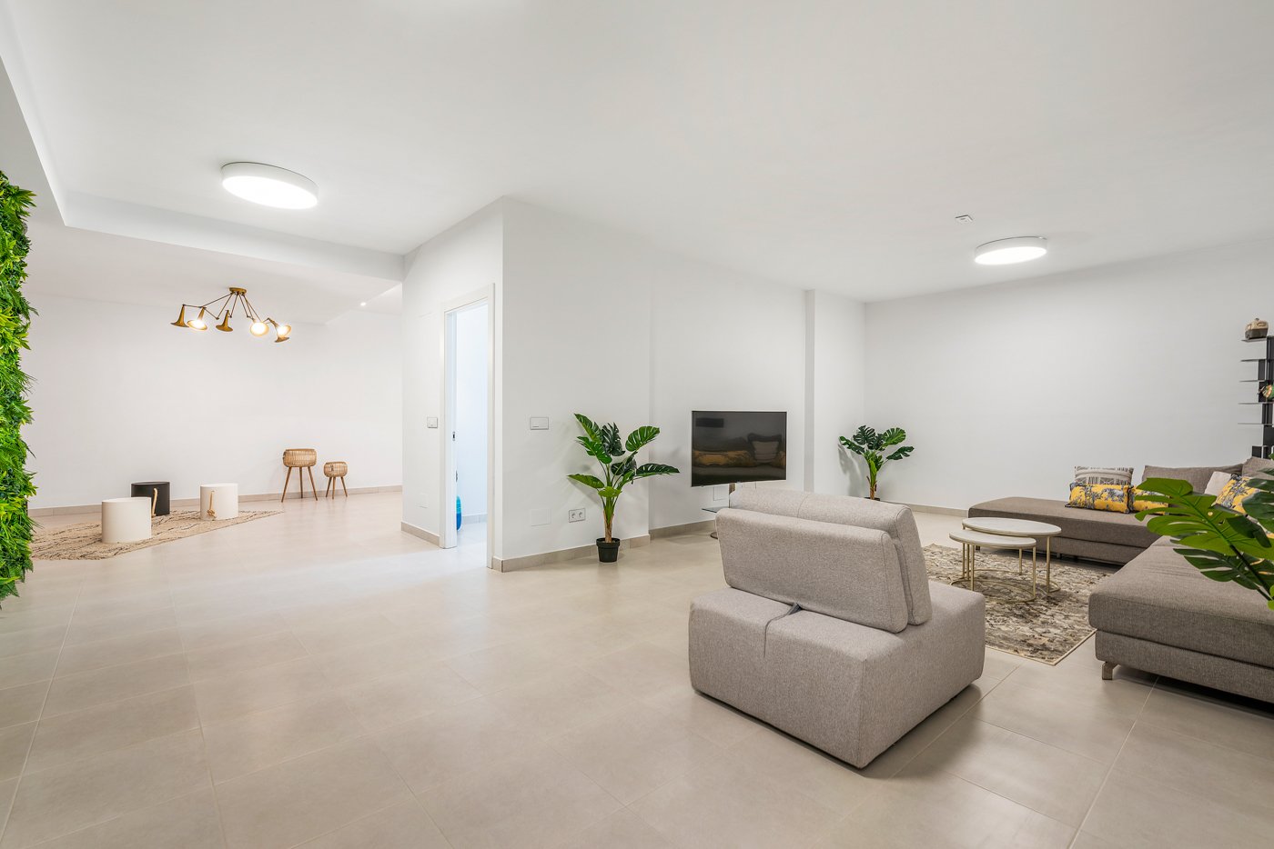  In der exklusiven Gegend von Playa Paraiso gelegen, bietet dieser Komplex von 13 freistehenden Häusern eine privilegierte Umgebung nur 1 km vom Meer 