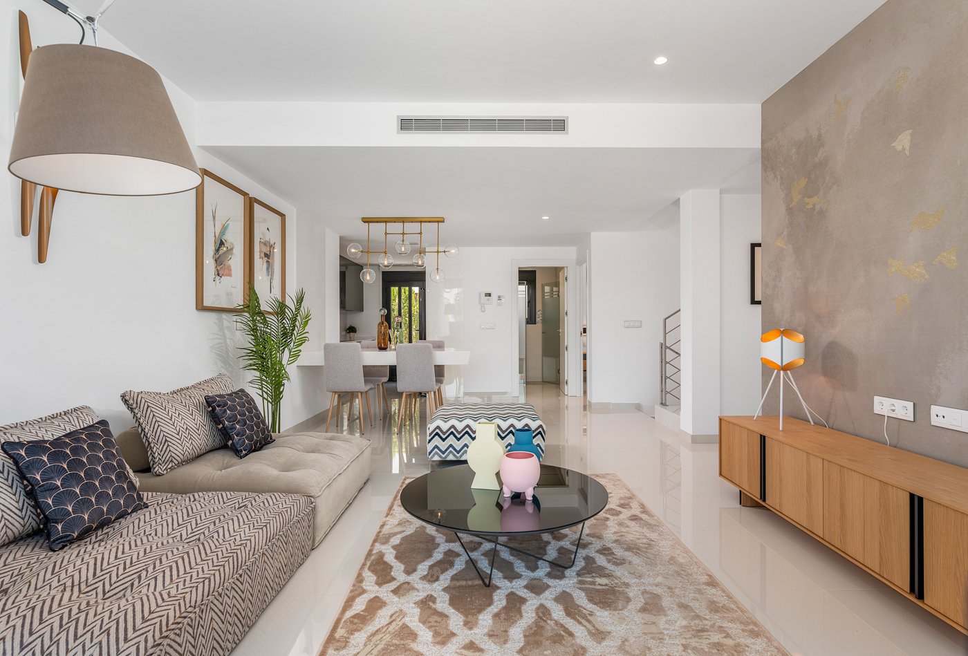  In der exklusiven Gegend von Playa Paraiso gelegen, bietet dieser Komplex von 13 freistehenden Häusern eine privilegierte Umgebung nur 1 km vom Meer 