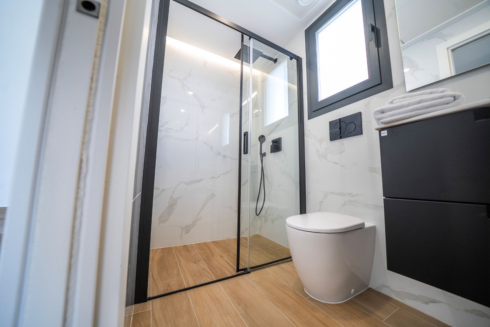  In der charmanten Stadt Algorfa gelegen, bietet diese exklusive Wohnanlage eine Auswahl an Häusern, die unterschiedlichen Bedürfnissen und Lebensstil