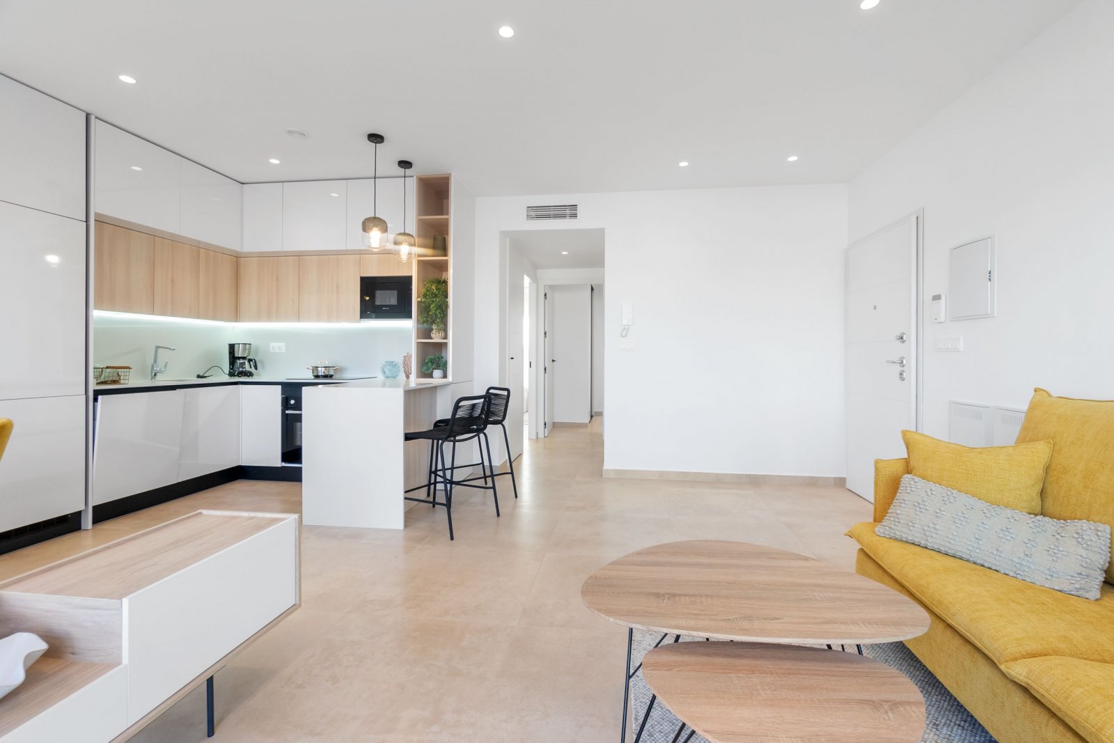  In der charmanten Stadt Torrevieja gelegen, bietet dieser Wohnkomplex eine Auswahl von 34 High-Bungalow- und Low-Bungalow-Immobilien. Diese Wohnungen