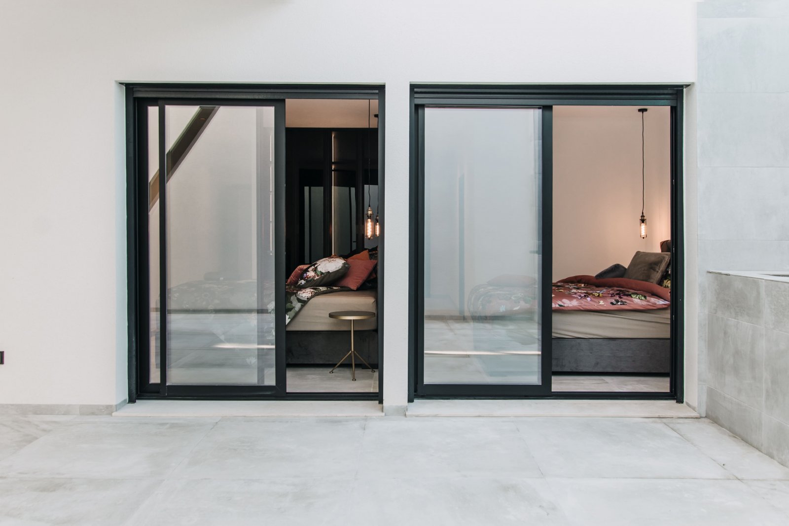  In der charmanten Stadt Rojales gelegen, bietet diese exklusive Sammlung von Villen ein einzigartiges Wohnerlebnis. Mit nur fünf verfügbaren Immobili