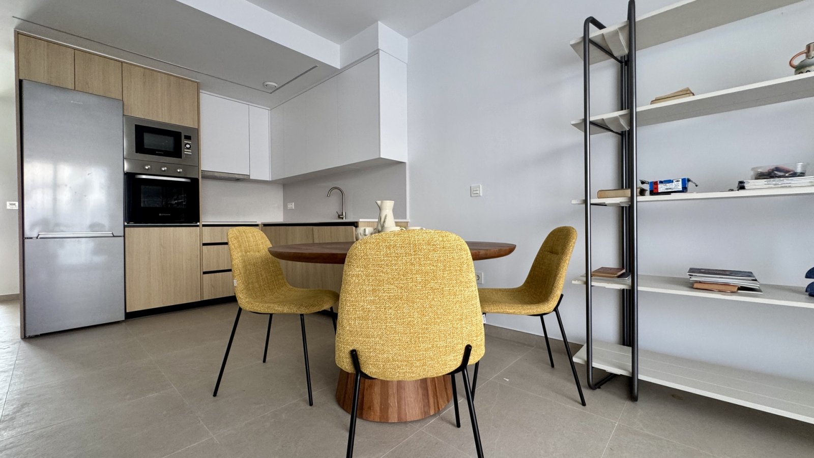  In der charmanten Ortschaft San Pedro del Pinatar gelegen, bietet diese Wohnanlage eine exklusive Auswahl an hohen und niedrigen Bungalows. Mit insge