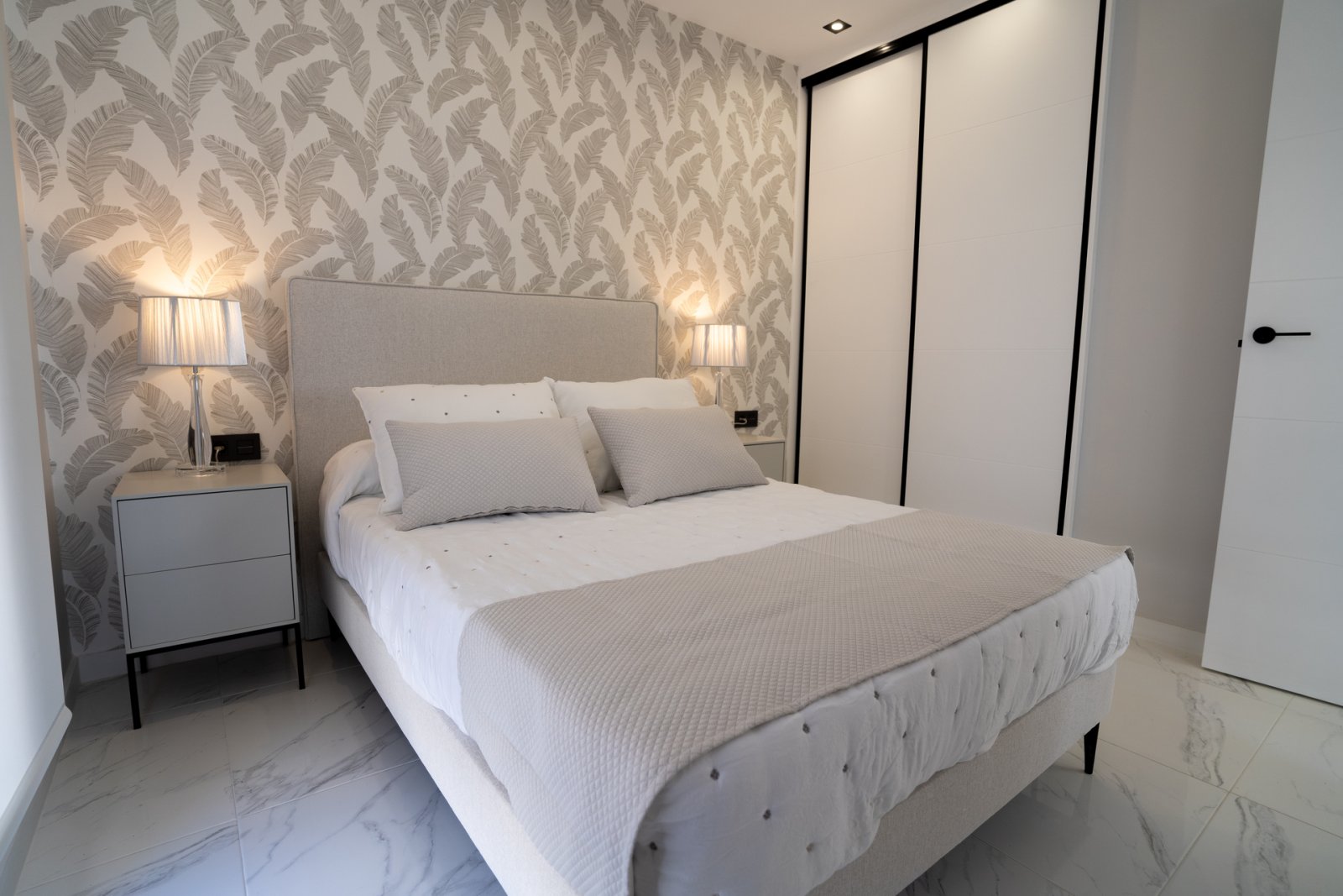  In der charmanten Gemeinde Pilar de la Horadada gelegen, bietet dieser Wohnkomplex eine Auswahl von 22 High-Bungalow und Low-Bungalow Wohnungen. Dies