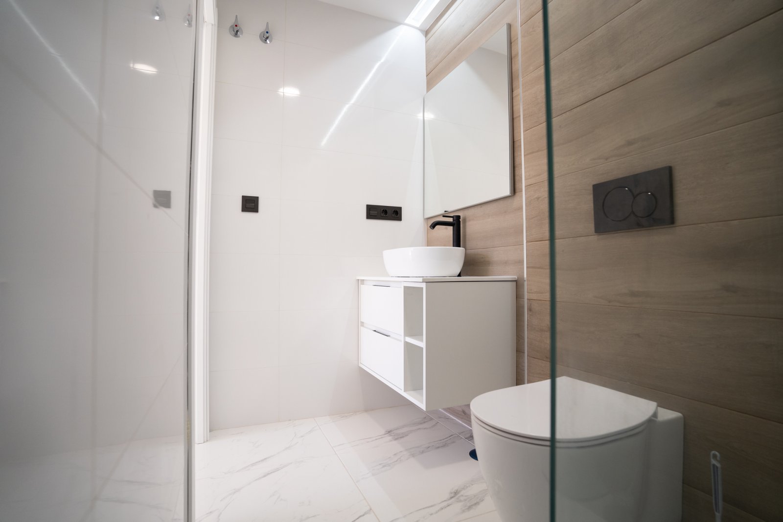  In der charmanten Gemeinde Pilar de la Horadada gelegen, bietet dieser Wohnkomplex eine Auswahl von 22 High-Bungalow und Low-Bungalow Wohnungen. Dies