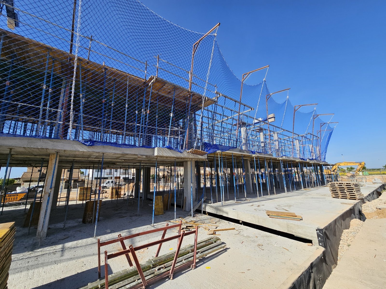  Gelegen im charmanten Torre de la Horadada, bietet diese exklusive Sammlung von 19 Immobilien eine Vielzahl von Wohnmöglichkeiten, die zu verschieden