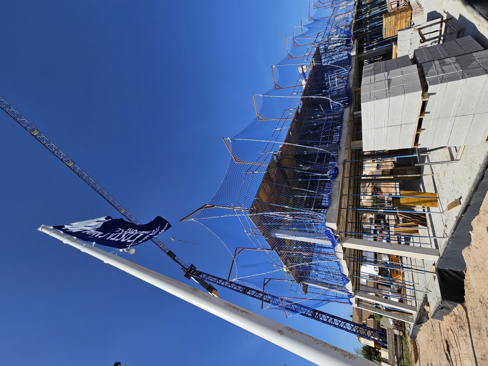  Gelegen im charmanten Torre de la Horadada, bietet diese exklusive Sammlung von 19 Immobilien eine Vielzahl von Wohnmöglichkeiten, die zu verschieden