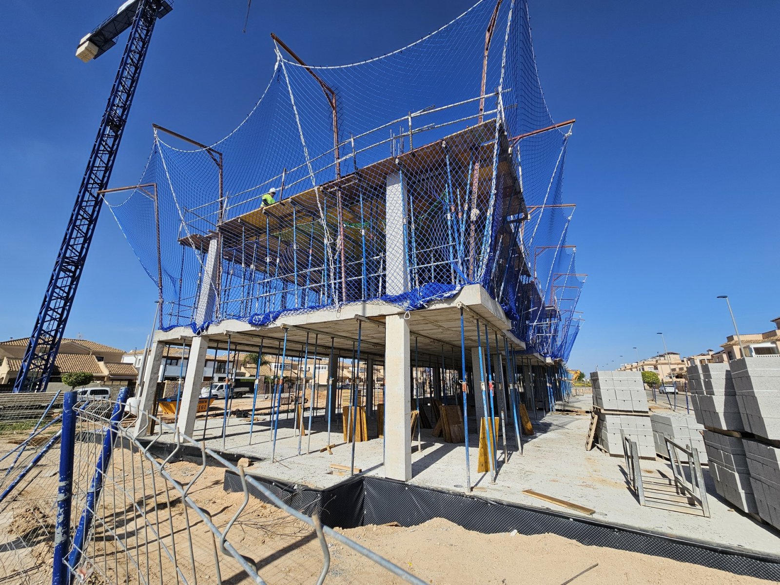  Gelegen im charmanten Torre de la Horadada, bietet diese exklusive Sammlung von 19 Immobilien eine Vielzahl von Wohnmöglichkeiten, die zu verschieden