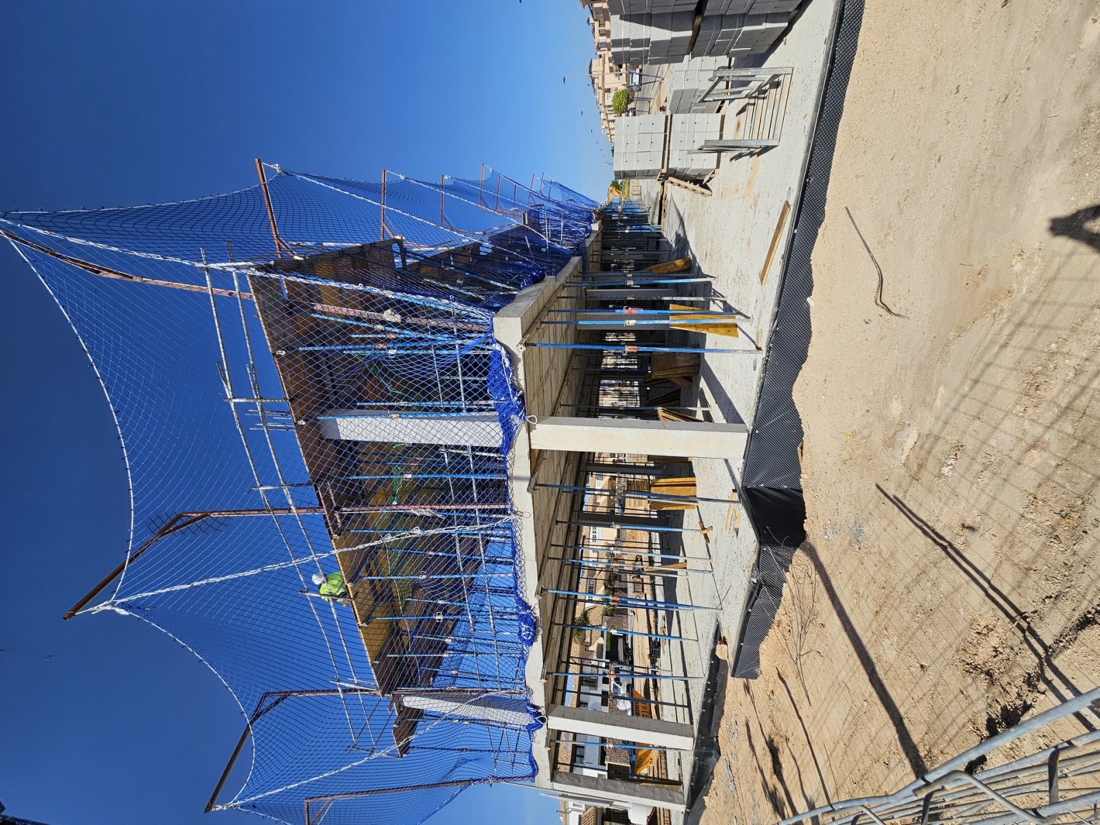  Gelegen im charmanten Torre de la Horadada, bietet diese exklusive Sammlung von 19 Immobilien eine Vielzahl von Wohnmöglichkeiten, die zu verschieden