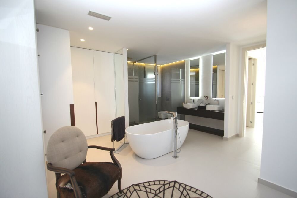  In der charmanten Umgebung von San Miguel de Salinas gelegen, bieten diese Villen einen exklusiven Lebensstil in einer der attraktivsten Gegenden der