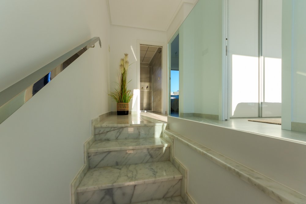  Diese Wohnanlage befindet sich in der charmanten Stadt Pilar de la Horadada und bietet eine Vielzahl von Wohnmöglichkeiten, die unterschiedlichen Bed