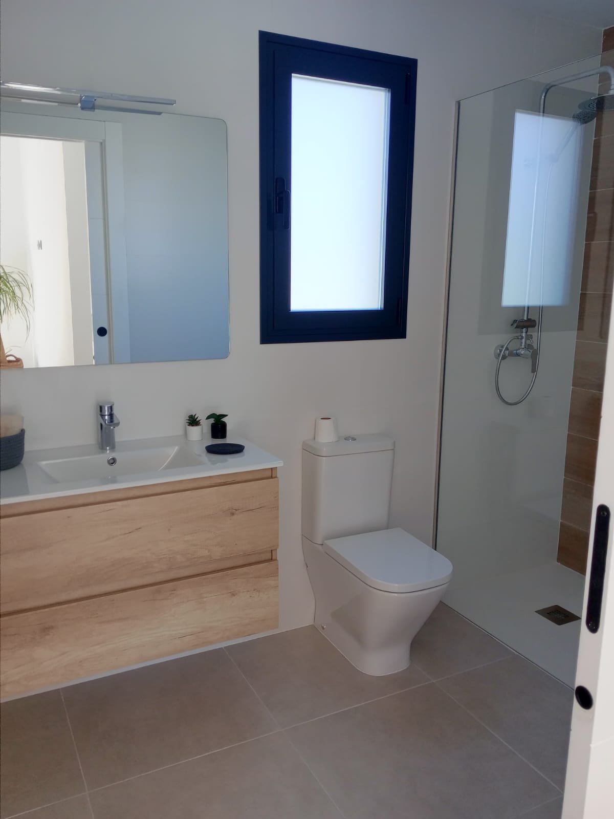  In der charmanten Umgebung von Calasparra gelegen, bietet diese Wohnanlage sechs unabhängige Wohnhäuser, die für diejenigen entworfen wurden, die ein