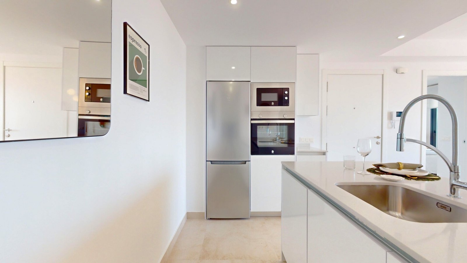  In der charmanten Stadt Águilas gelegen, bietet dieses Wohnresort ein einzigartiges Wohnerlebnis in erster Meereslinie. Mit insgesamt 52 Immobilien k