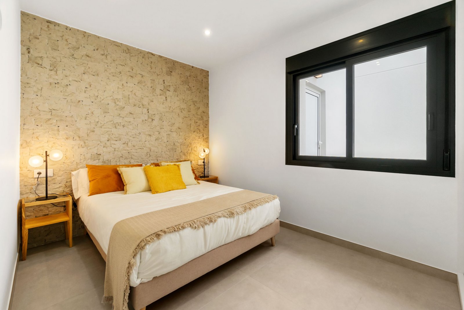  In der charmanten Stadt Santiago de la Ribera gelegen, bietet diese exklusive Sammlung von Reihenhäusern eine ideale Umgebung für diejenigen, die ein