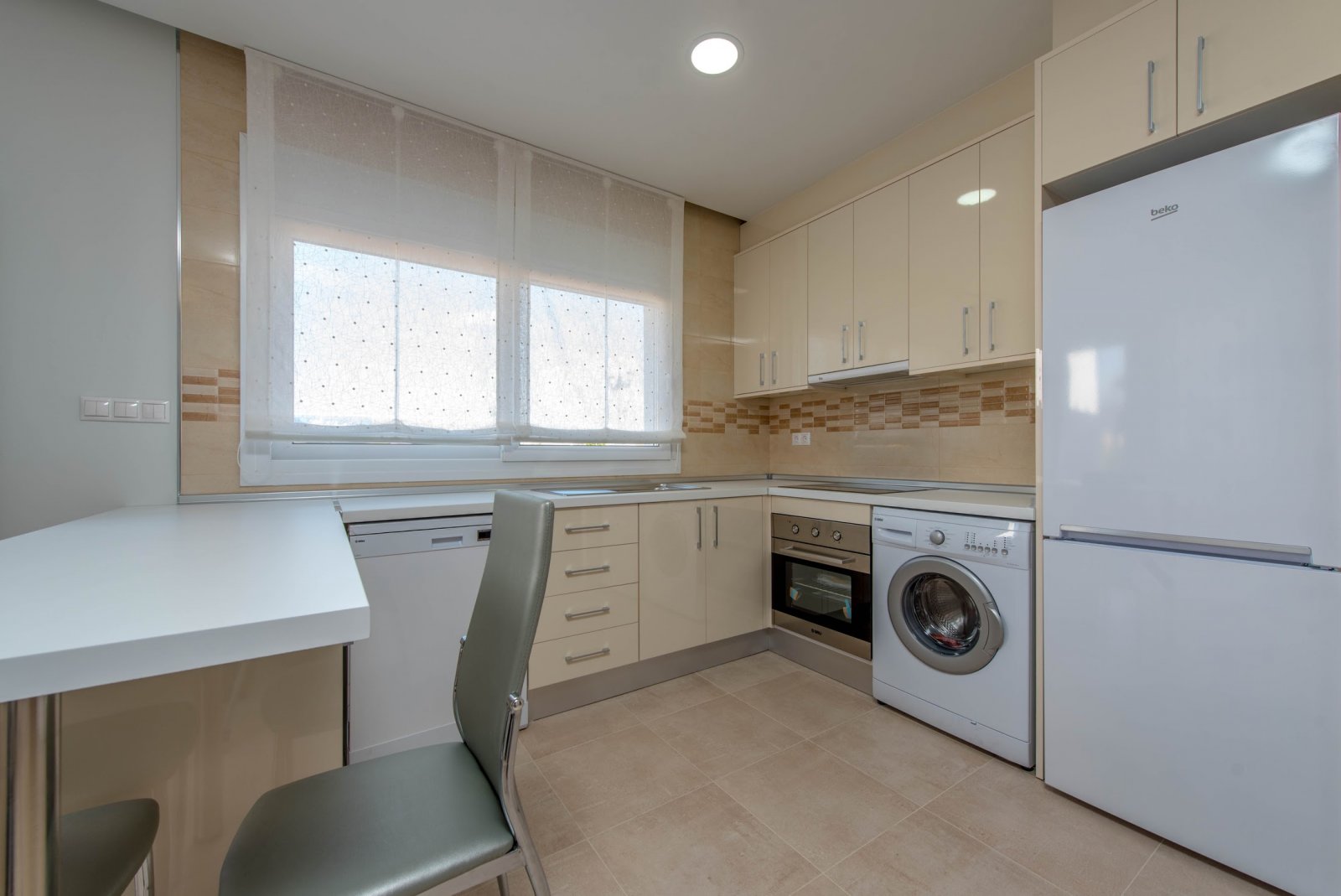  Im charmanten Ort Los Alcázares gelegen, bietet diese exklusive Wohnanlage 13 sorgfältig gestaltete Häuser, die den Bedürfnissen derjenigen gerecht w