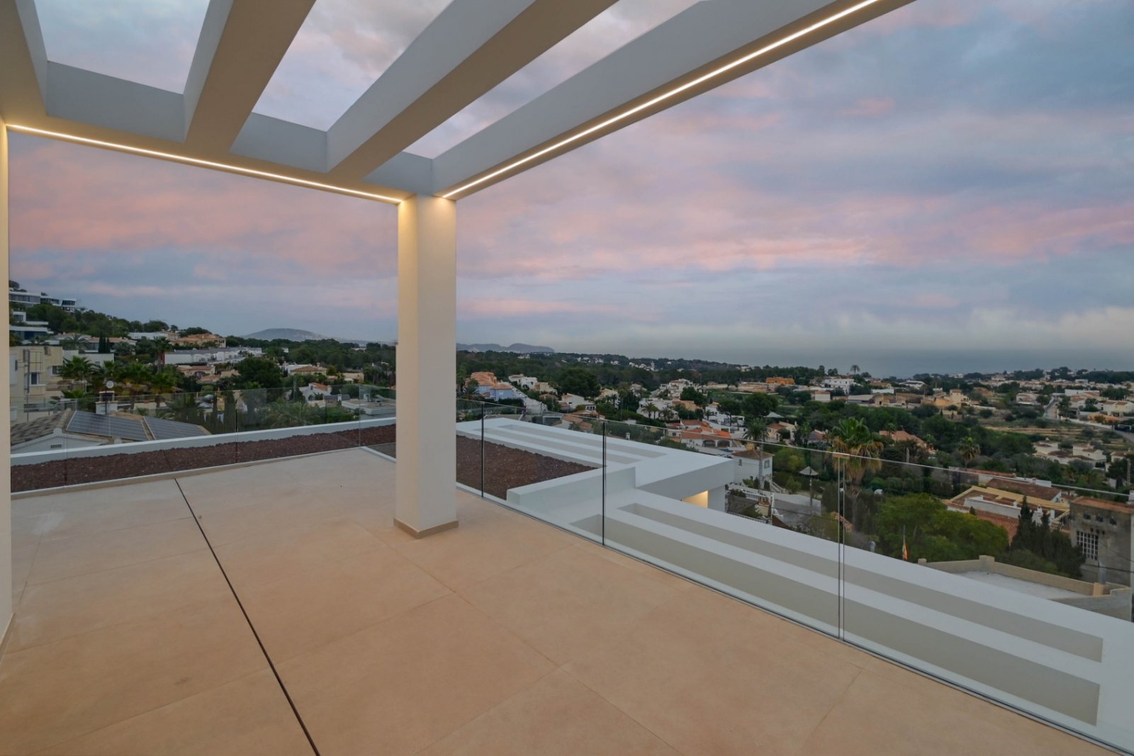  Diese exklusive Villa befindet sich in der wunderschönen Stadt Calpe und bietet ein unvergleichliches Wohnerlebnis. Mit Meerblick liegt diese Immobil