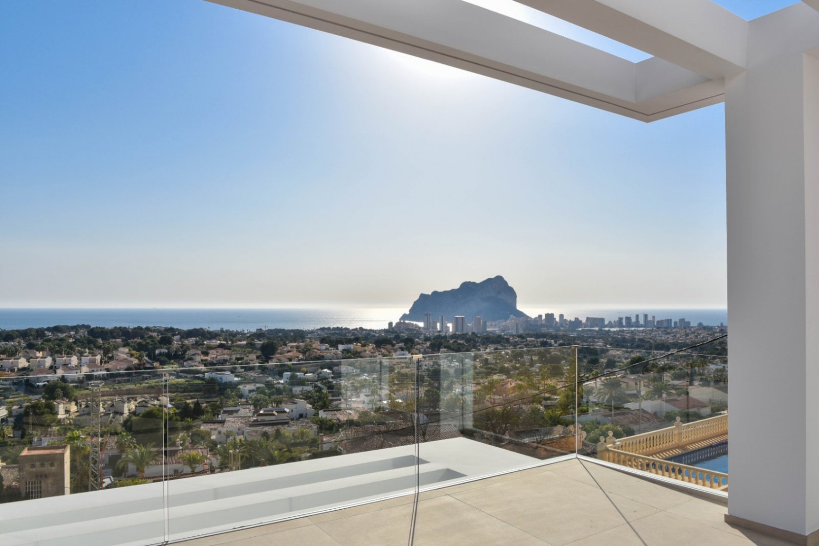  Diese exklusive Villa befindet sich in der wunderschönen Stadt Calpe und bietet ein unvergleichliches Wohnerlebnis. Mit Meerblick liegt diese Immobil