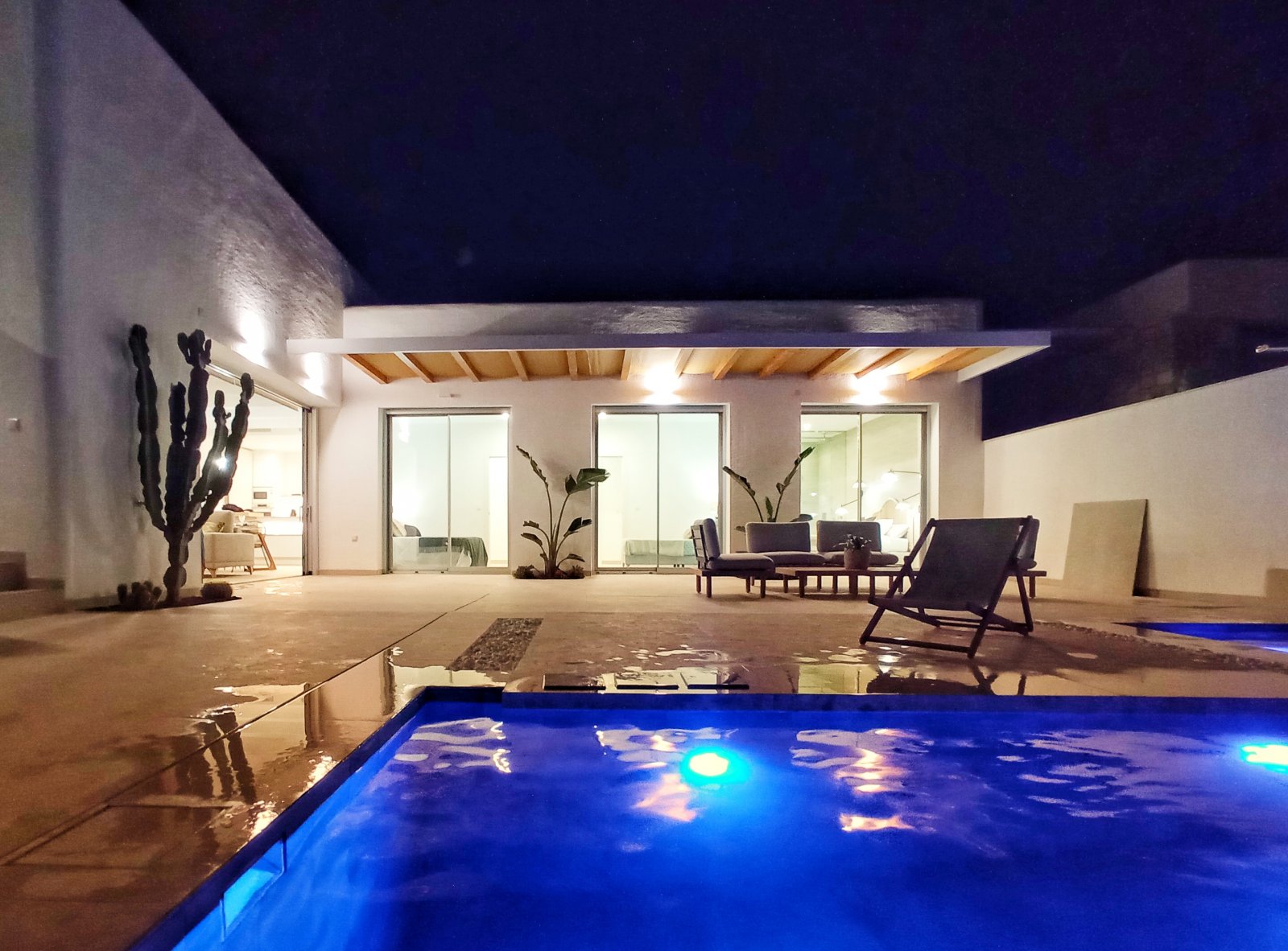  In der charmanten Ortschaft Benijófar gelegen, bietet diese exklusive Sammlung von 8 Immobilien eine ruhige und gut angebundene Wohnumgebung. Die Häu