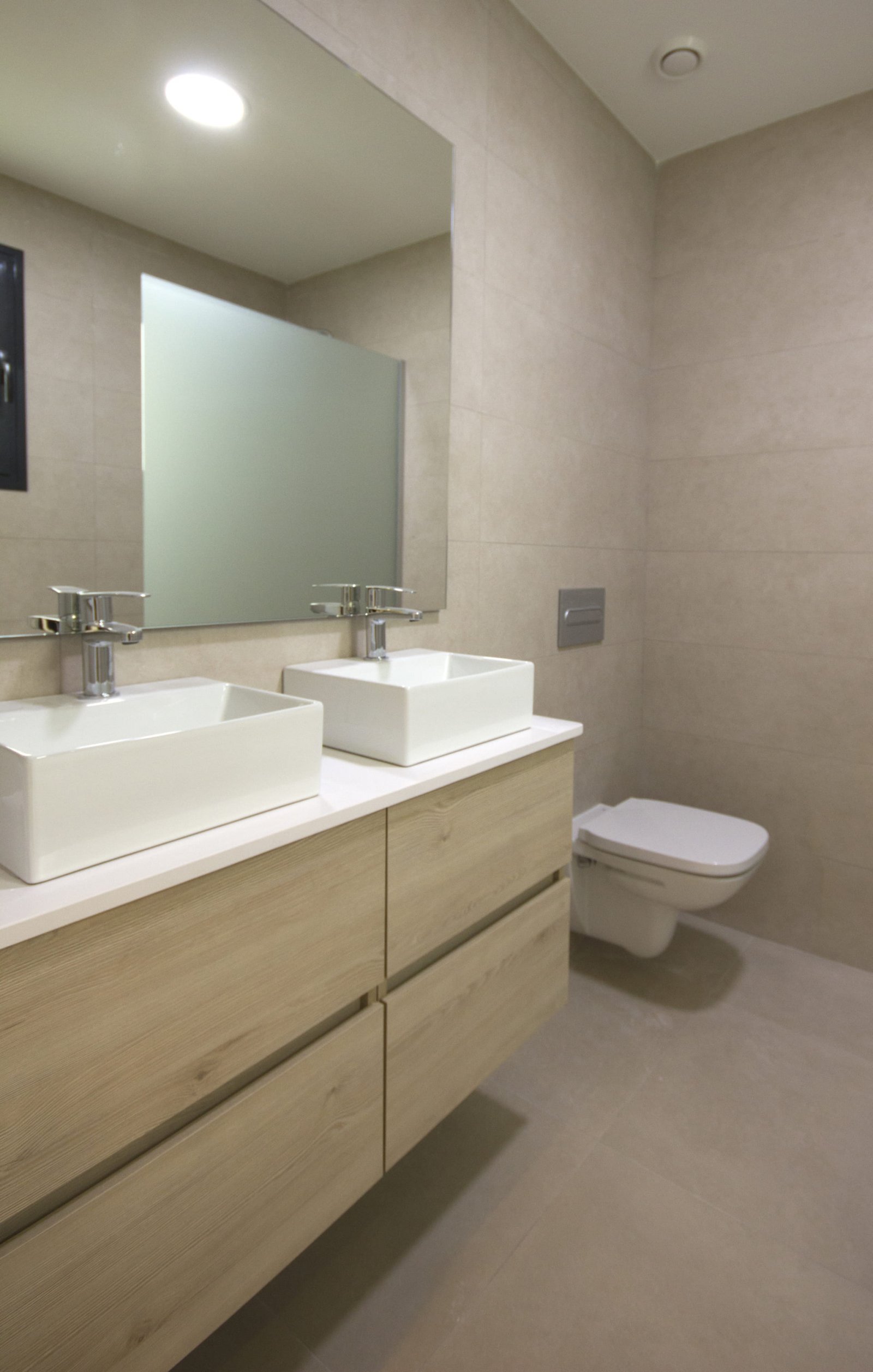  Im charmanten Ort San Fulgencio gelegen, bietet dieser Wohnkomplex eine Auswahl von 12 Bungalows, unterteilt in zwei Typologien: High-Bungalow und Lo