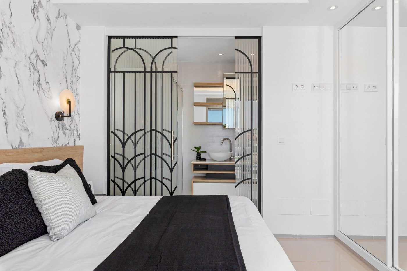  In der charmanten Ortschaft Los Alcázares gelegen, bieten diese freistehenden Chalets eine einzigartige Gelegenheit, eine privilegierte Umgebung zu g