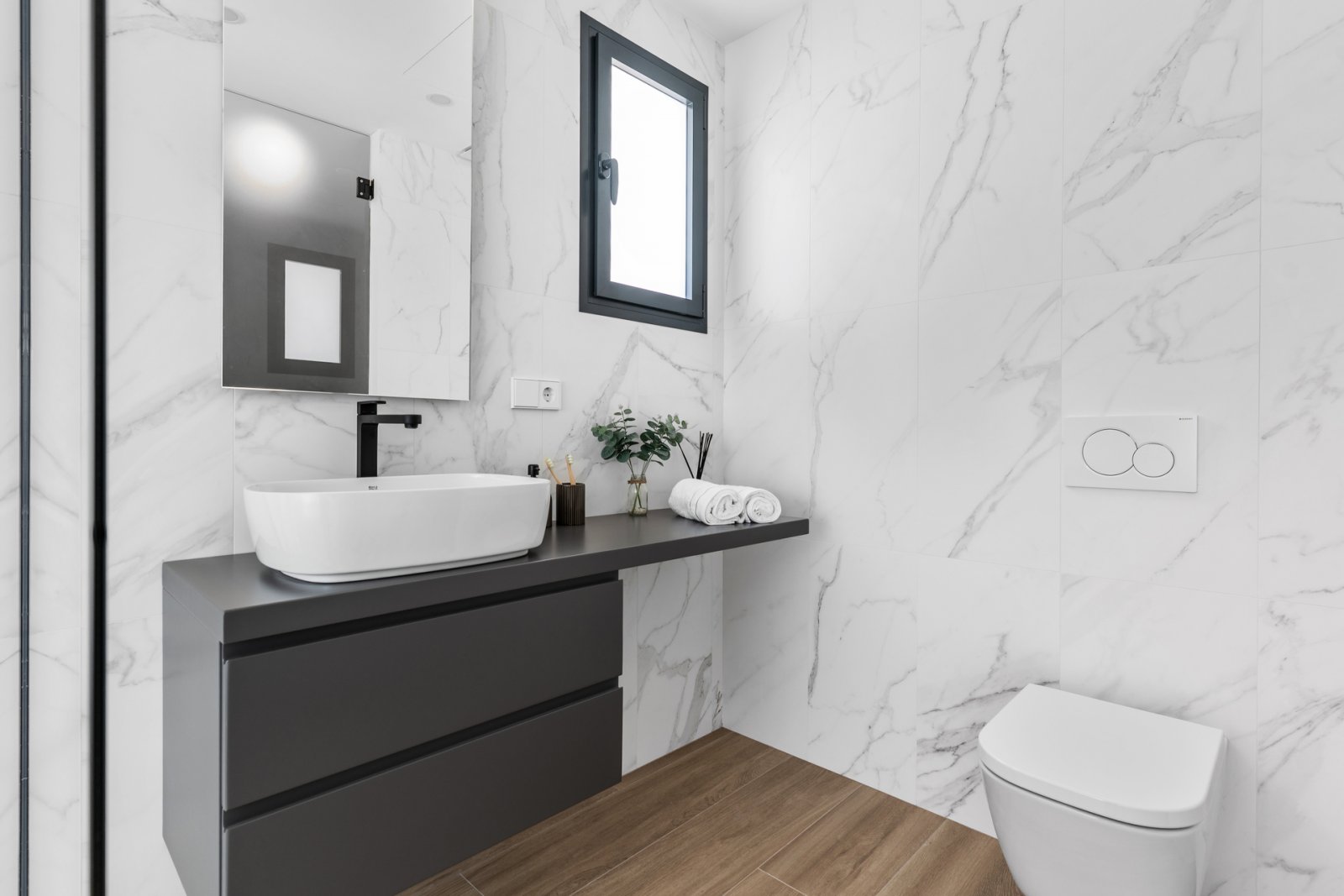  In der charmanten Umgebung von El Poble Nou de Benitatxell gelegen, bietet diese Wohnanlage eine Vielzahl von Wohnoptionen, die sich an unterschiedli