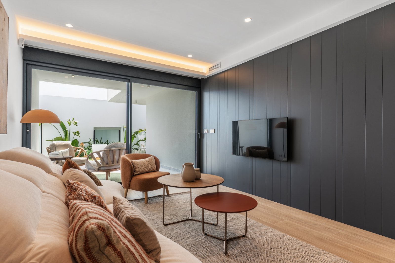  In der charmanten Umgebung von El Poble Nou de Benitatxell gelegen, bietet diese Wohnanlage eine Vielzahl von Wohnoptionen, die sich an unterschiedli