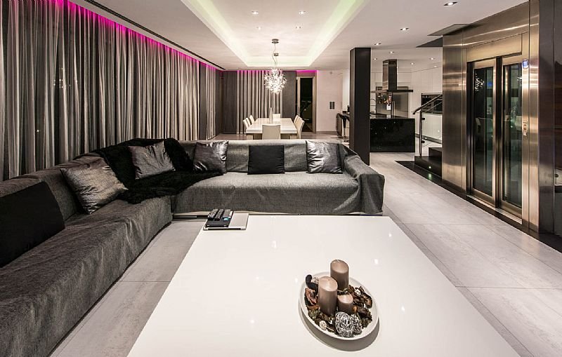  Diese exklusive Villa befindet sich in der malerischen Stadt Calpe und bietet ein unvergleichliches Wohnerlebnis. Entworfen für diejenigen, die ein Z