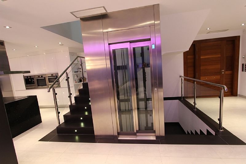  Diese exklusive Villa befindet sich in der malerischen Stadt Calpe und bietet ein unvergleichliches Wohnerlebnis. Entworfen für diejenigen, die ein Z