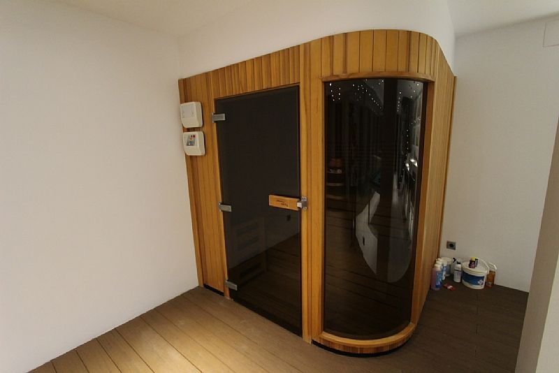  Diese exklusive Villa befindet sich in der malerischen Stadt Calpe und bietet ein unvergleichliches Wohnerlebnis. Entworfen für diejenigen, die ein Z