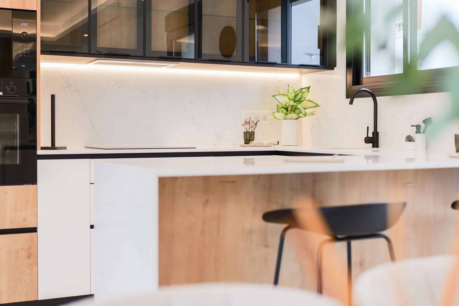  Diese exklusive Sammlung von drei unabhängigen Häusern befindet sich in der charmanten Ciudad Quesada und bietet eine ideale Umgebung für diejenigen,