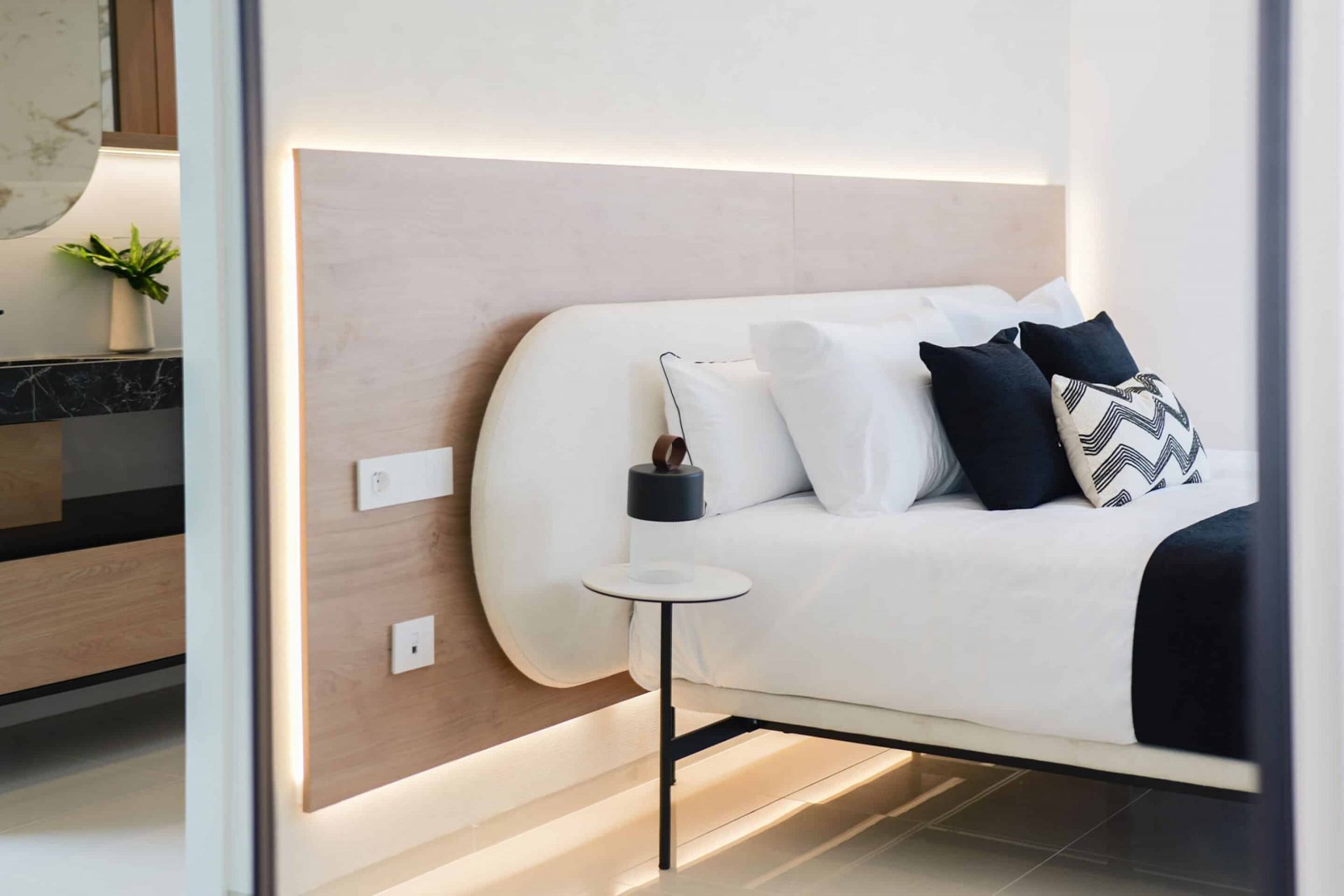  Diese exklusive Sammlung von drei unabhängigen Häusern befindet sich in der charmanten Ciudad Quesada und bietet eine ideale Umgebung für diejenigen,