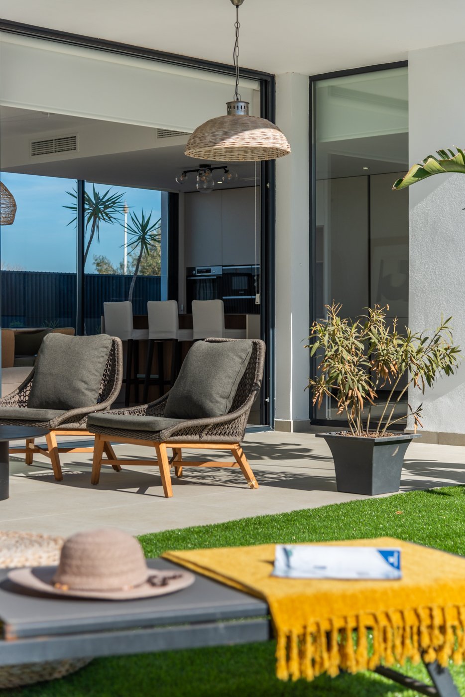  Diese exklusive Sammlung von sechs unabhängigen Wohnhäusern befindet sich im charmanten Enklave von Mar de Cristal und bietet eine ideale Umgebung fü