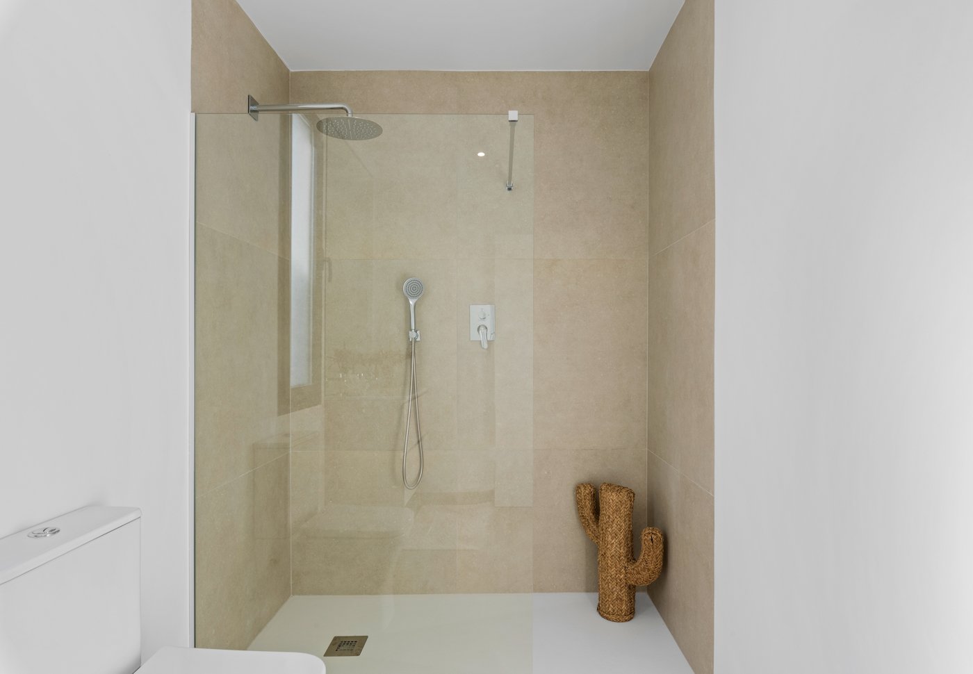  Diese exklusive Sammlung von sechs unabhängigen Wohnhäusern befindet sich im charmanten Enklave von Mar de Cristal und bietet eine ideale Umgebung fü