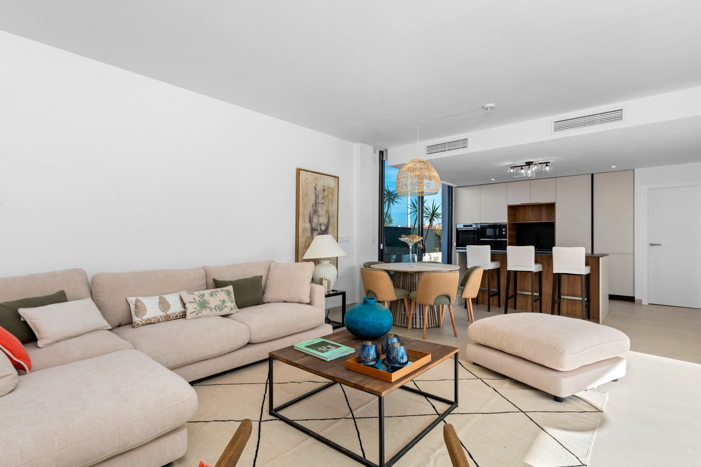  Diese exklusive Sammlung von sechs unabhängigen Wohnhäusern befindet sich im charmanten Enklave von Mar de Cristal und bietet eine ideale Umgebung fü