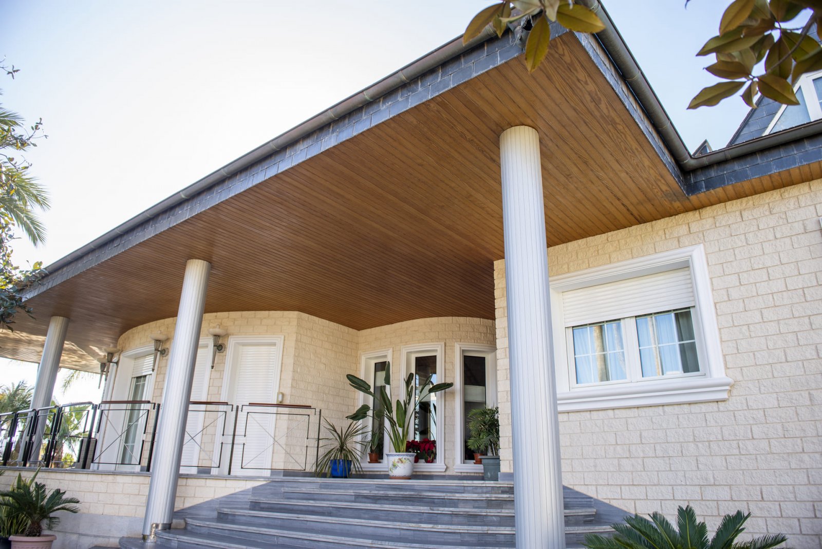  Diese Villa befindet sich in der charmanten Gemeinde San Pedro del Pinatar und bietet ein einzigartiges Wohnerlebnis mit Meerblick. Die Immobilie lie