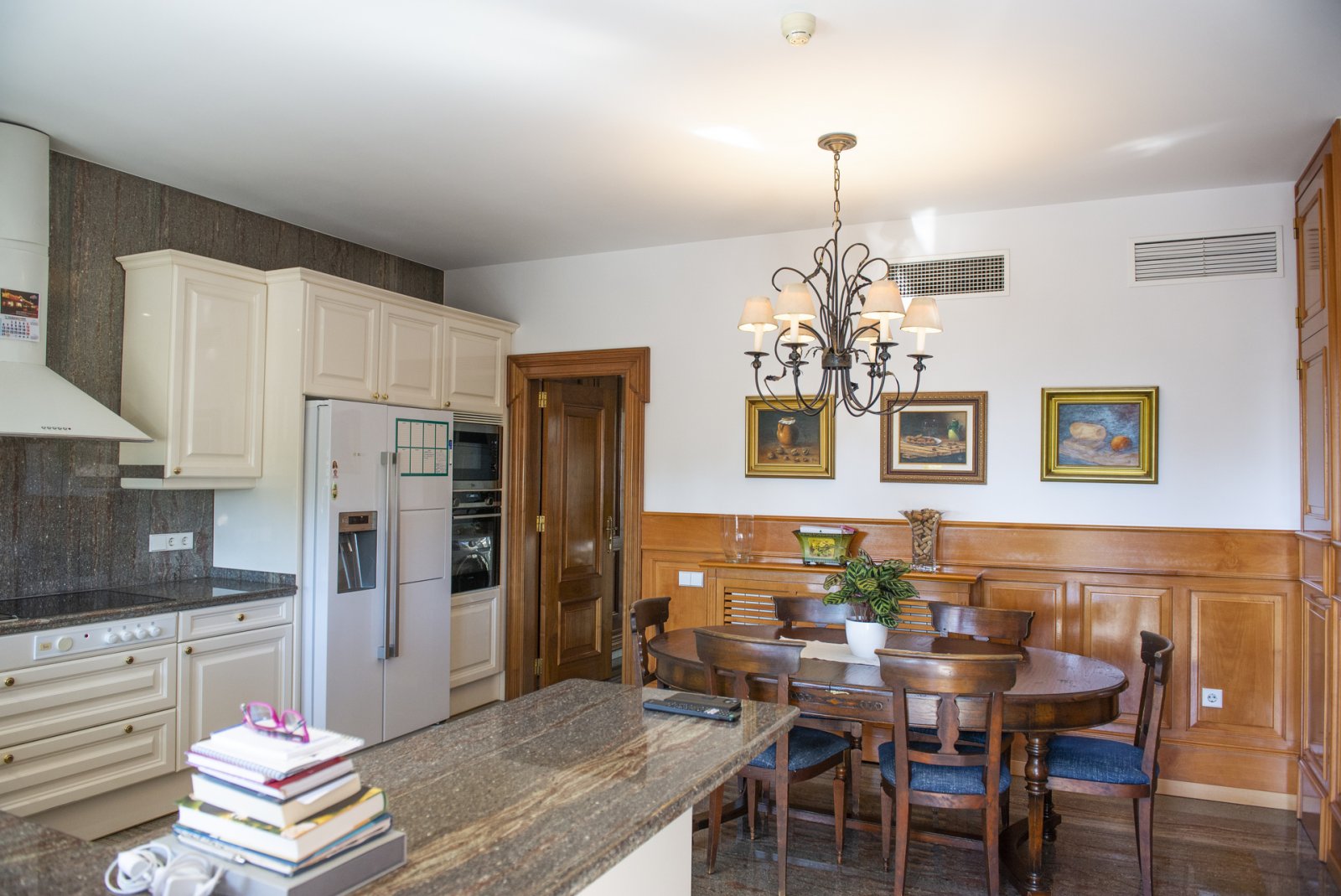  Diese Villa befindet sich in der charmanten Gemeinde San Pedro del Pinatar und bietet ein einzigartiges Wohnerlebnis mit Meerblick. Die Immobilie lie