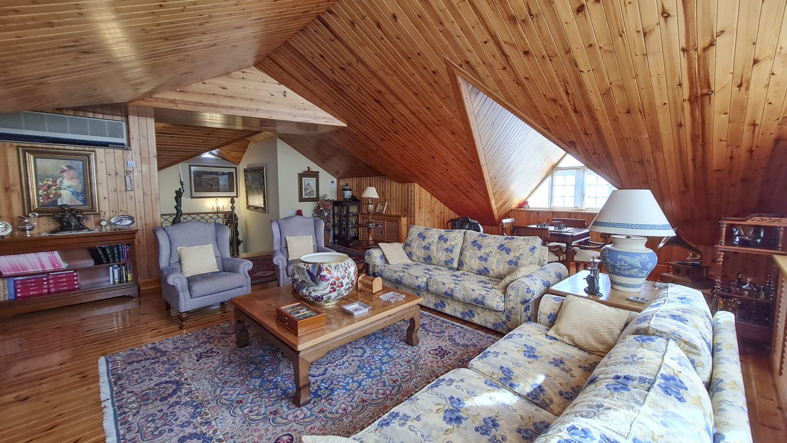  Diese Villa befindet sich in der charmanten Gemeinde San Pedro del Pinatar und bietet ein einzigartiges Wohnerlebnis mit Meerblick. Die Immobilie lie