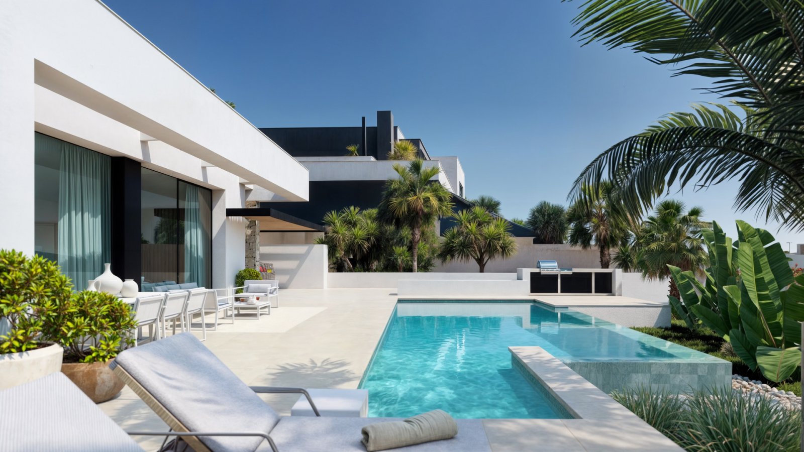  Diese Villa befindet sich in der exklusiven Gegend von Moraira und bietet eine privilegierte Umgebung mit beeindruckendem Meerblick. Sie wurde für di