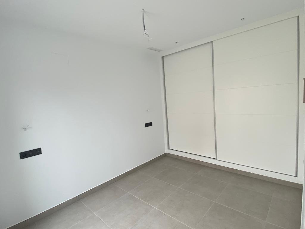  In der charmanten Stadt Los Alcázares gelegen, bietet diese exklusive Sammlung von 9 unabhängigen Häusern eine privilegierte Umgebung für diejenigen,