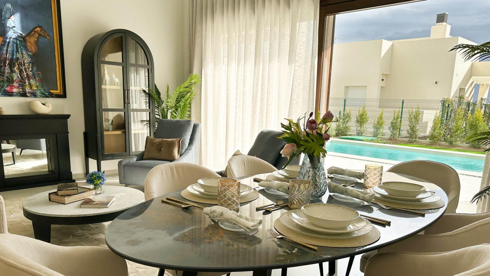  Gelegen in der charmanten Ortschaft Algorfa, bietet diese exklusive Sammlung von 2 Immobilien eine Vielzahl von Typologien, um unterschiedlichen Bedü