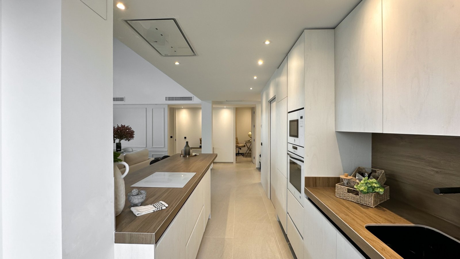  Gelegen in der charmanten Ortschaft Algorfa, bietet diese exklusive Sammlung von 2 Immobilien eine Vielzahl von Typologien, um unterschiedlichen Bedü