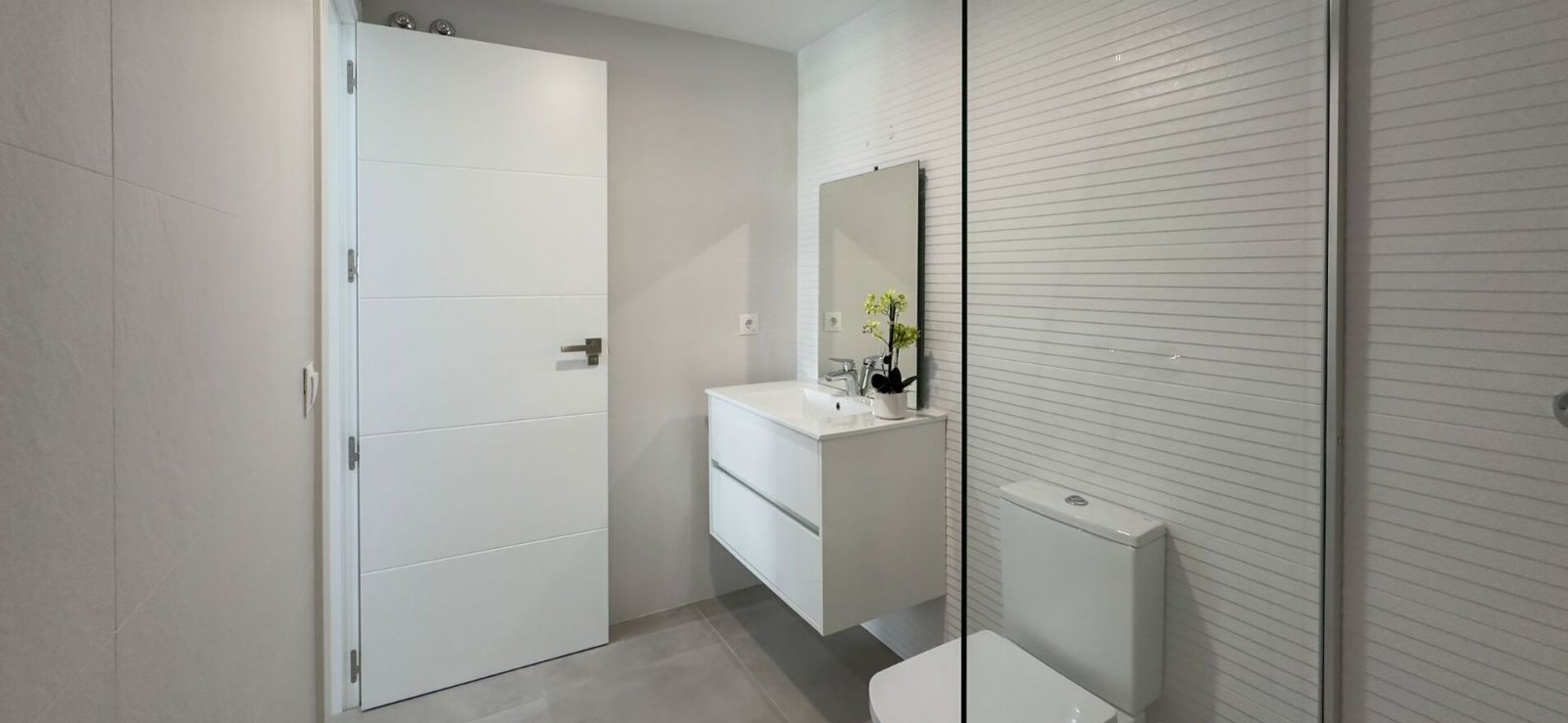  In der schönen Stadt Orihuela gelegen, bietet diese Wohnanlage eine Auswahl von 118 Wohnungen, darunter Apartments, Erdgeschosswohnungen und Penthäus